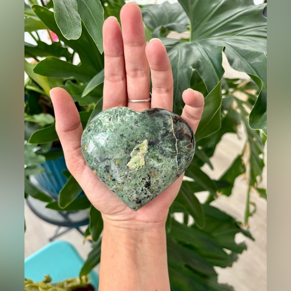 Jungle Green Serpentine Heart
